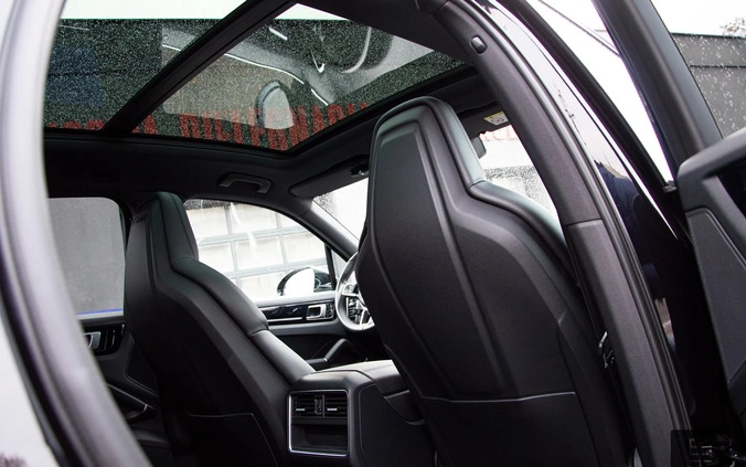 Porsche Cayenne cena 322000 przebieg: 71037, rok produkcji 2018 z Jeziorany małe 497
